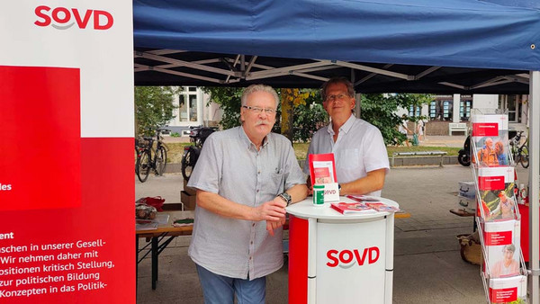 Uwe Wernicke und Donald Nimsch am SoVD-Stand.