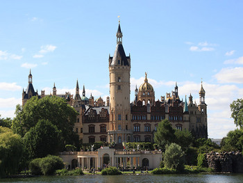 Stadtschloss Schwerin vom Wasser aus gesehen