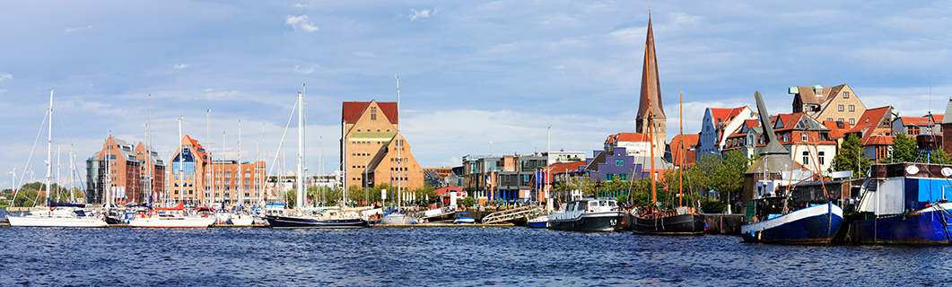 Panorama von Rostock vom Wasseraus gesehen